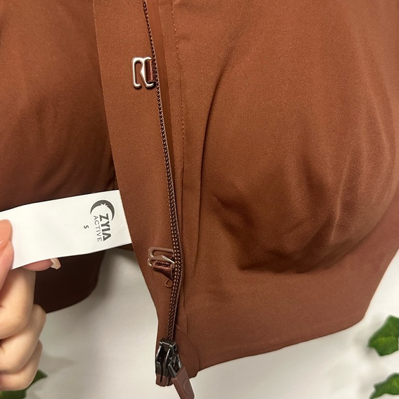 ZYIA Front Zipper Sports Bra - Picture 3 of 3